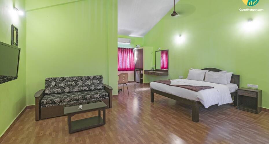 Penthouse room near Candolim beach, Goa 5