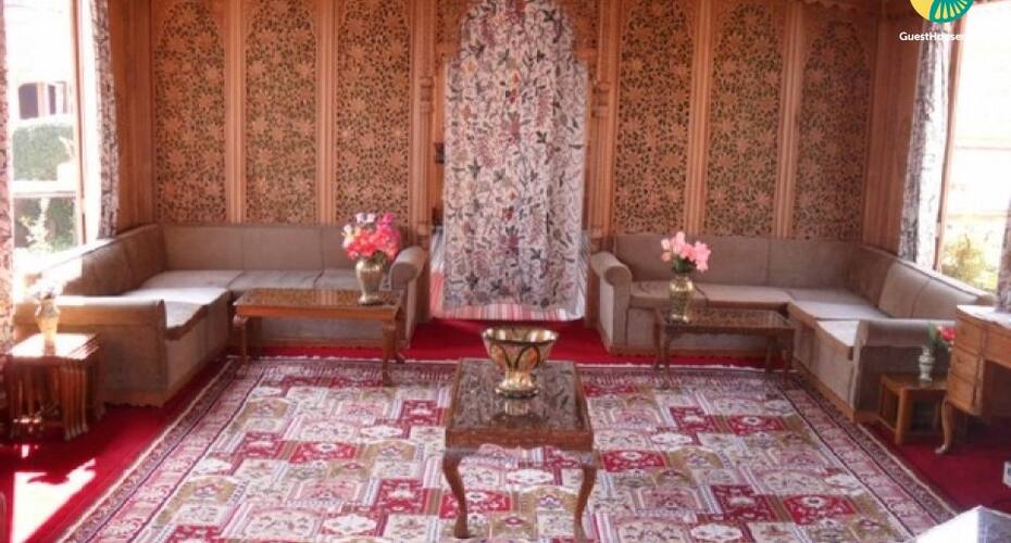 Private room for 3 in a houseboat, Srinagar 4