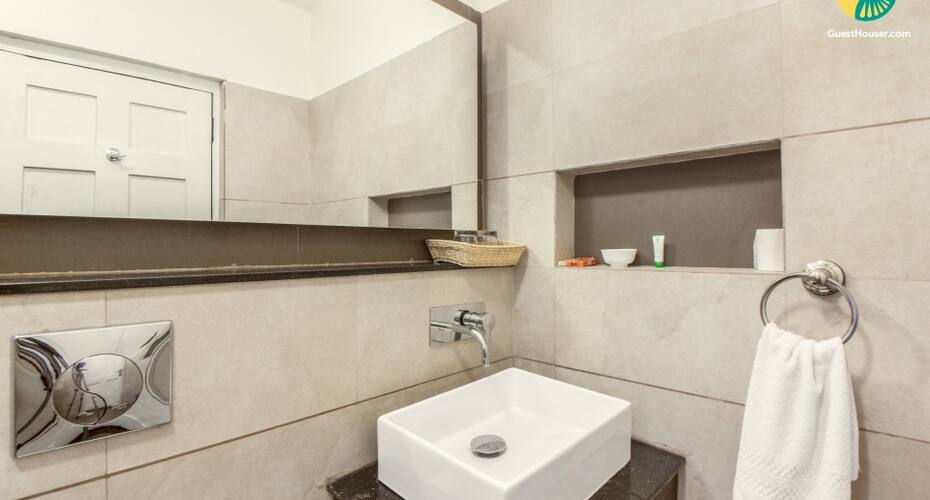 Room For 3 In A Shared Apartment, Madikeri 3