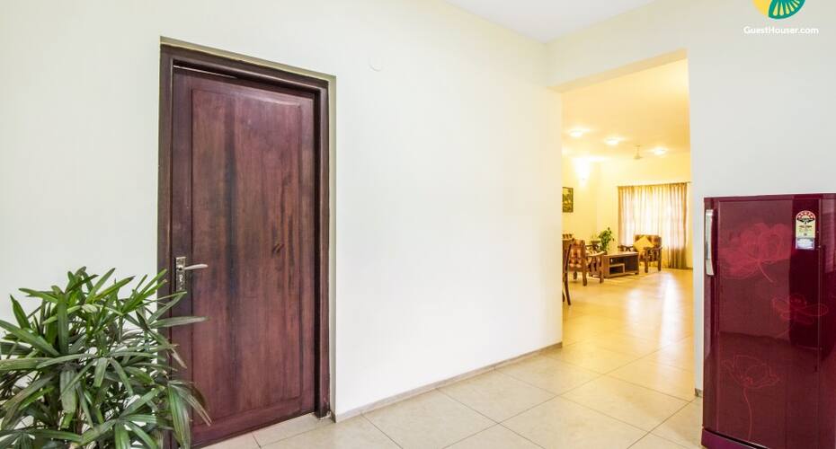 Room For 3 In A Shared Apartment, Madikeri 4