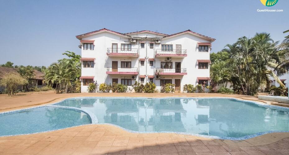 1-BR stay with a pool, Goa 3