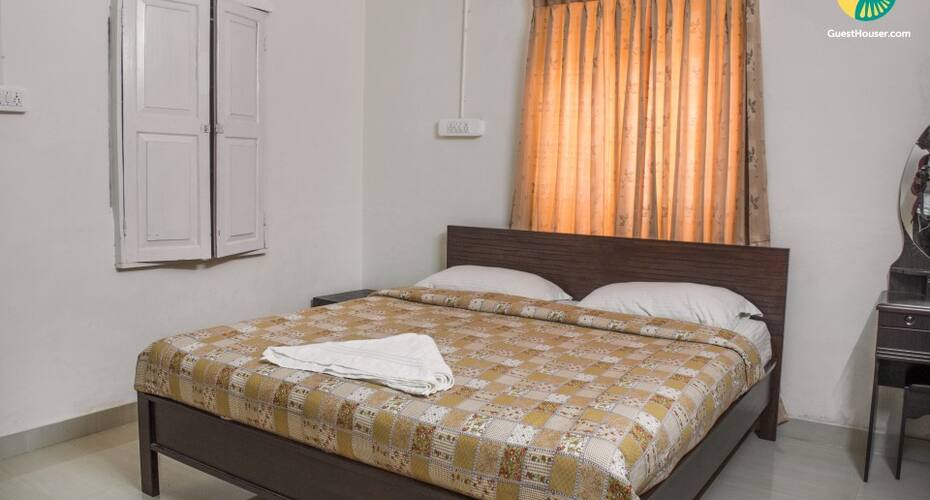 Room for 3 in a shared bungalow, Ooty 4