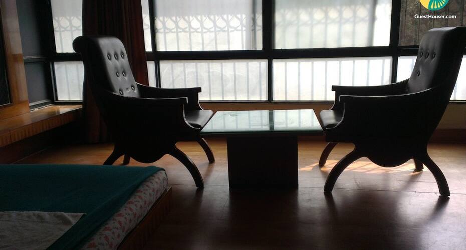 Room For 3 In A Shared Apartment, Madikeri 5