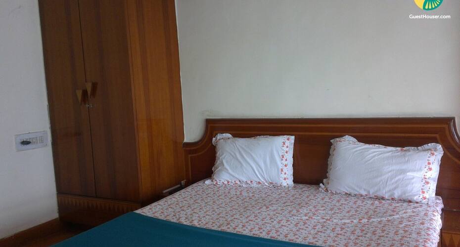 Room For 3 In A Shared Apartment, Madikeri 1