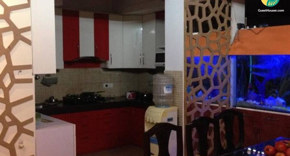 Room for 2 in a homestay, Gurgaon 3