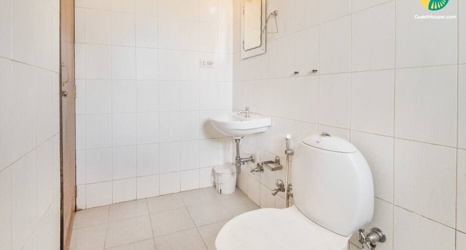 2-bedroom apartment with a pool, Goa 3