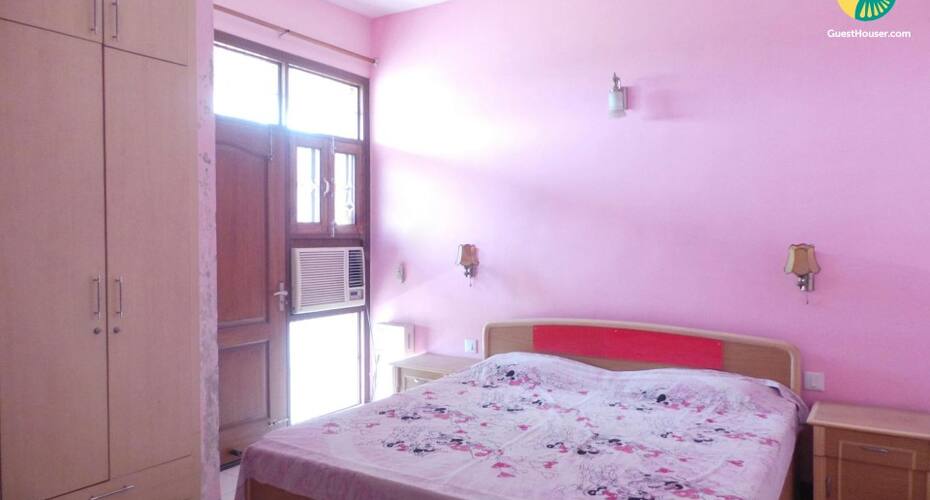 4-BR villa for 8 guests, Gurgaon 1