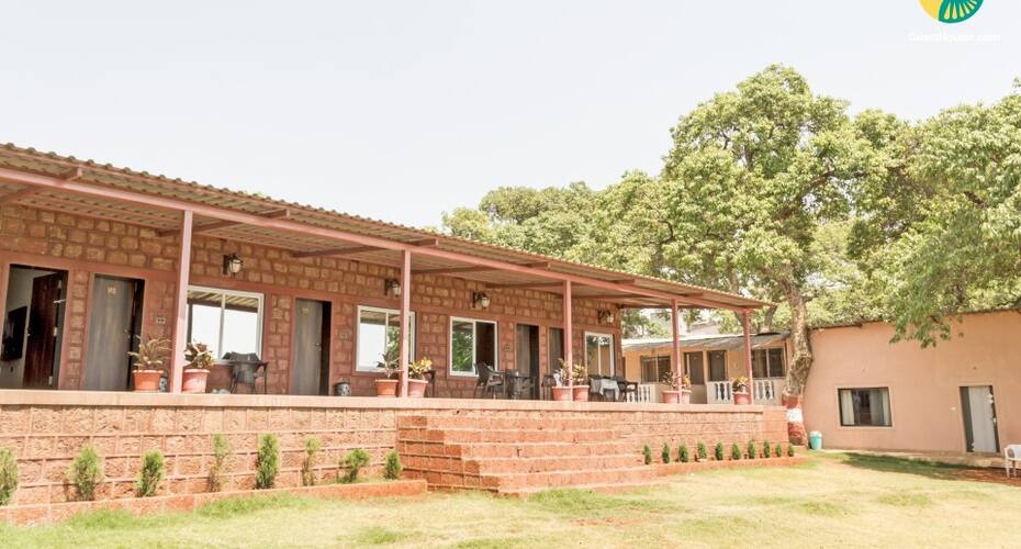 Boutique room for 3, Mahabaleshwar 2