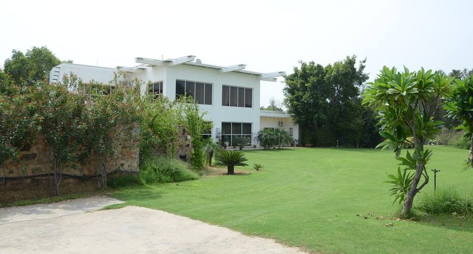 Aravali Golf Yoga Country House, Gurgaon 1