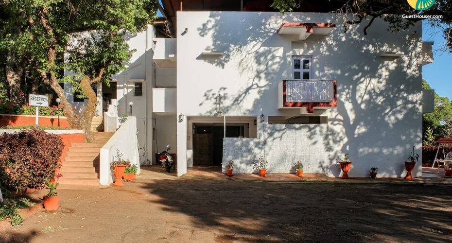 Private room in a guesthouse, Mahabaleshwar 1
