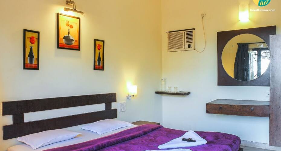 Private room in a guesthouse, Mahabaleshwar 3