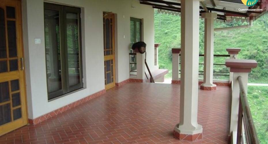 Private Room with a Valley View, Kasauli 2