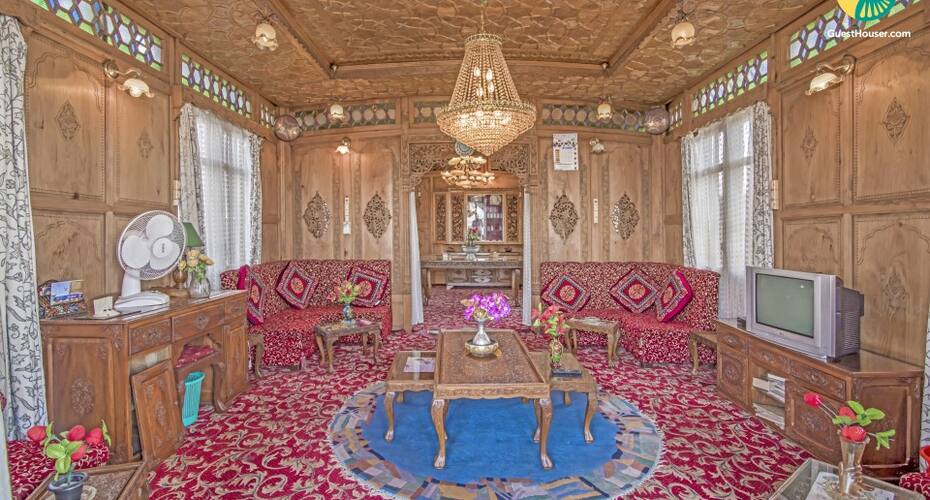 Houseboat stay for 3 on Dal Lake, Srinagar 3