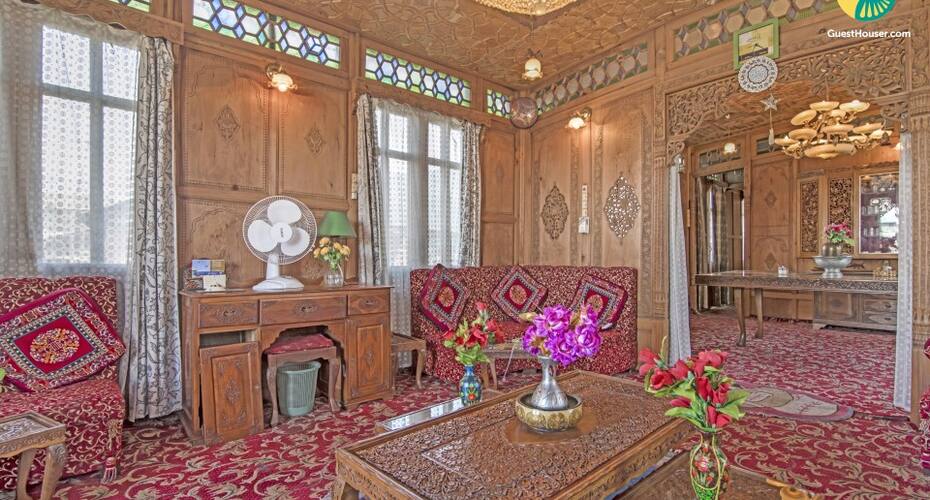 Houseboat stay for 3 on Dal Lake, Srinagar 4