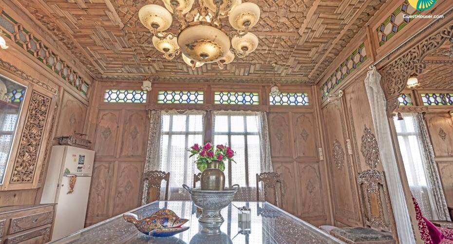 Houseboat stay for 3 on Dal Lake, Srinagar 5