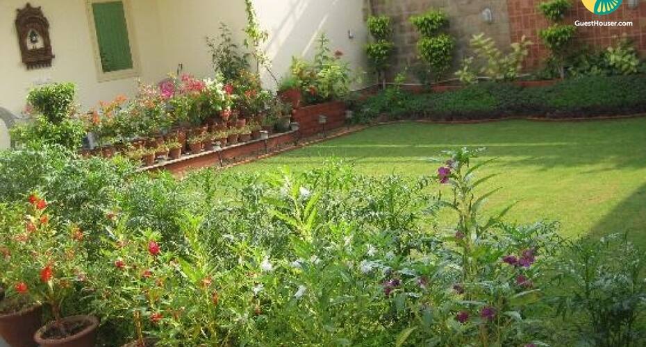 Room for 2 in a homestay, Agra 3