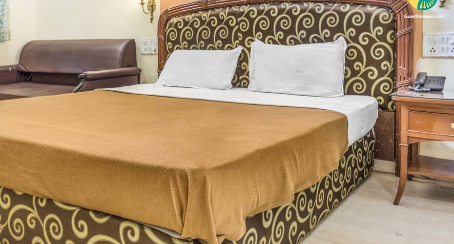 A pool villa for three, Mahabaleshwar 4