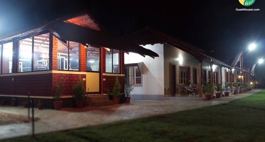 Homestay for 3 with Wifi, Chikmaglur 5