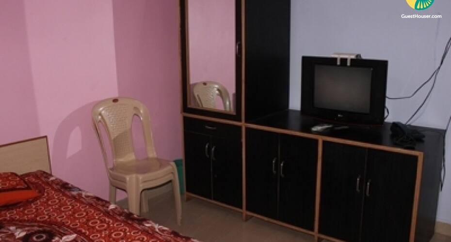 Couple room in a farmhouse, Mumbai 2