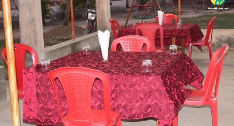 Couple room in a farmhouse, Mumbai 3