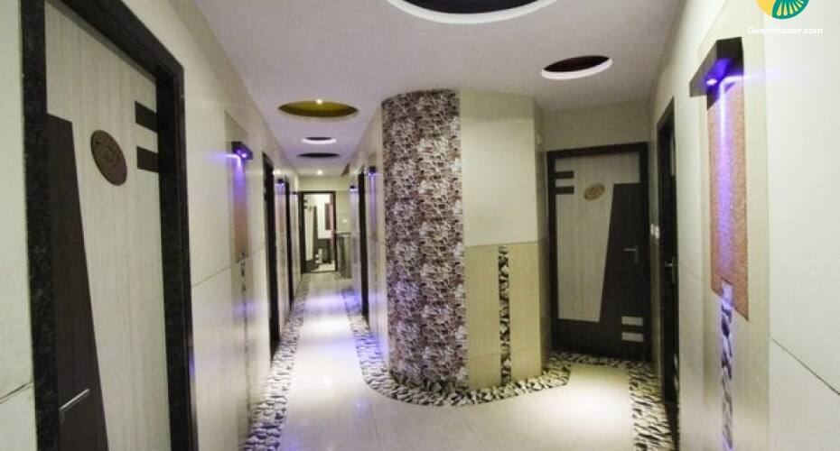 Private Room For 3 Guests, Mumbai 3