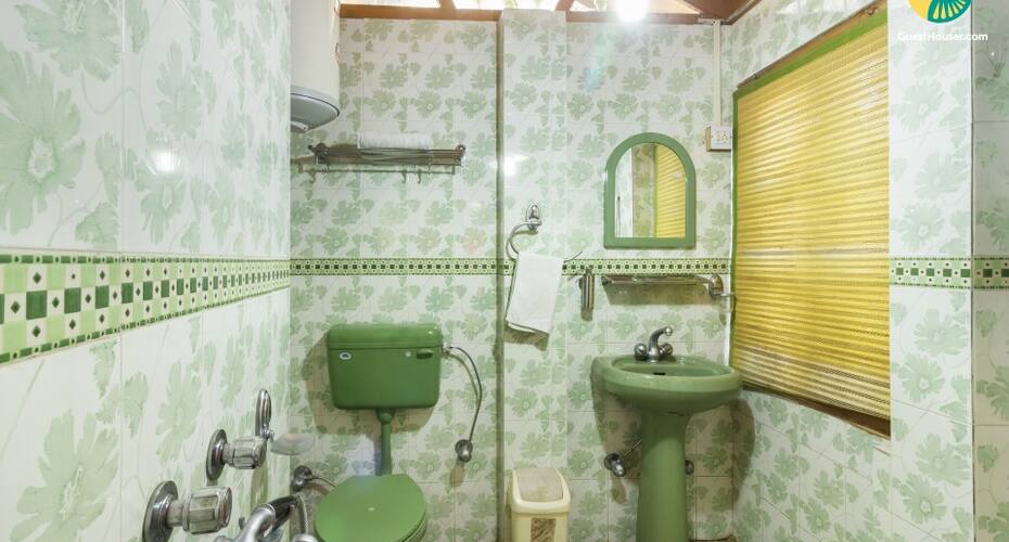 1-BR Treehouse for Three, Manali 4