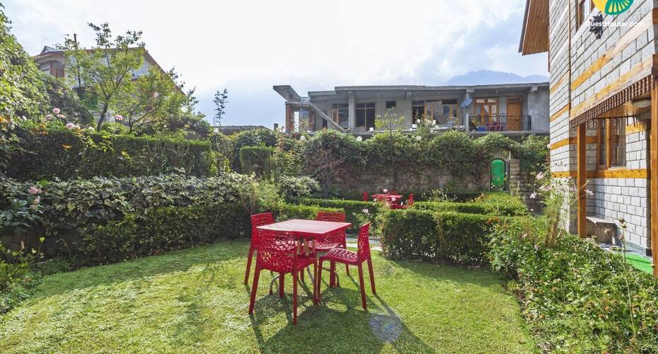 3-BR Hillside Cottage, Manali 2