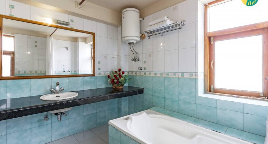 3-BR Hillside Cottage, Manali 3