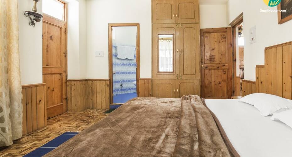 Stately 3-BR cottage for nature lovers, close to an art gallery, Manali 2