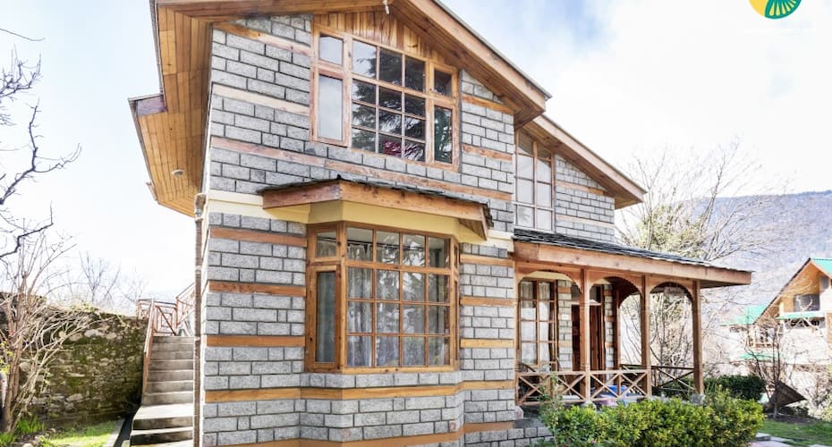 Stately 3-BR cottage for nature lovers, close to an art gallery, Manali 3