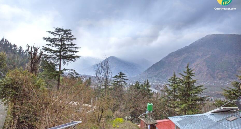 Boutique room for backpackers, Manali 4