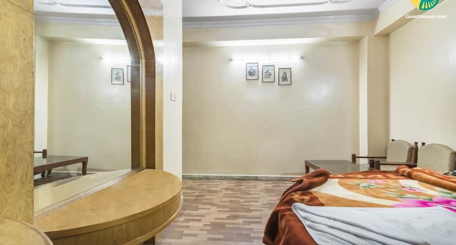 Well-furnished stay for solo travellers, Shimla 3