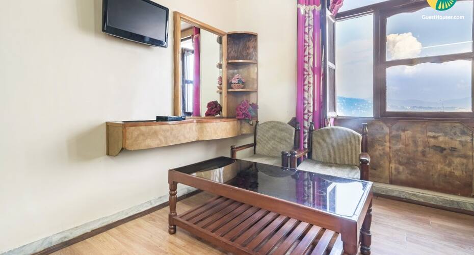 Hilly retreat for three, perfect for a weekend getaway, Shimla 3