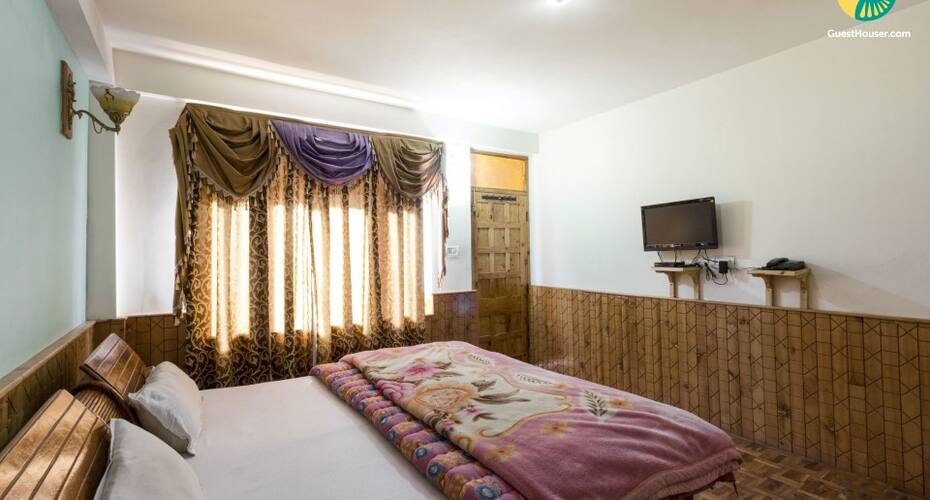 Restful room in a modest cottage, close to Manaslu River, Manali 4