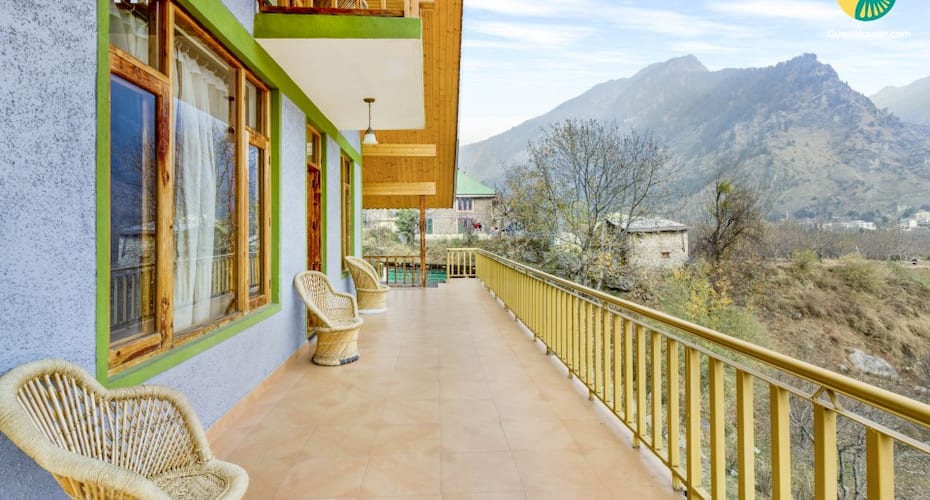 Cosy room in elegant cottage, ideal for a couple, Manali 3