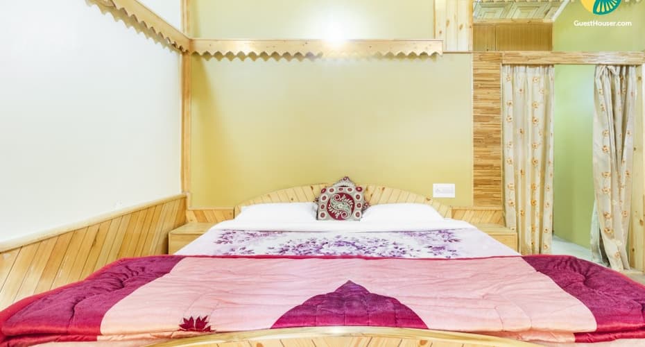 Well-furnished cottage with a homely touch, near Nehru Kund, Manali 3