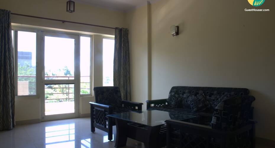 Private room in an apartment for 3, Gurgaon 1