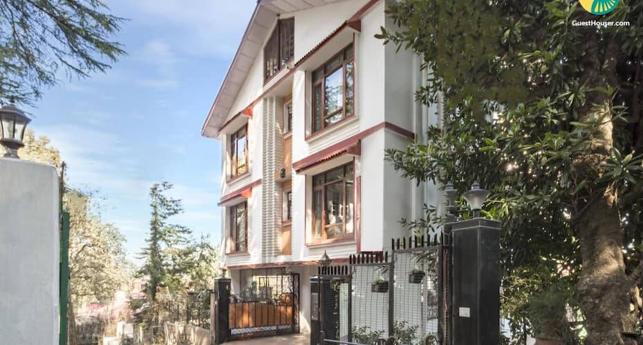 Well-appointed room for 4, ideal for friends/family, Shimla 1