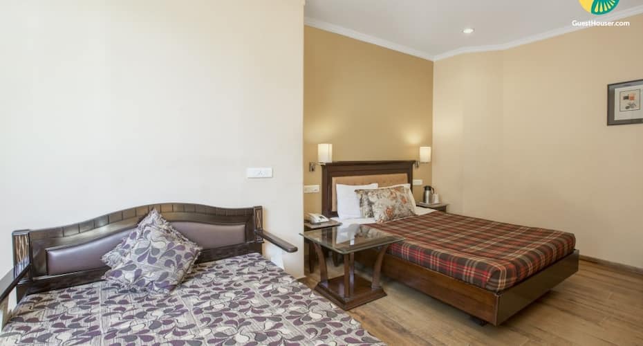 Well-appointed room for 4, ideal for friends/family, Shimla 2