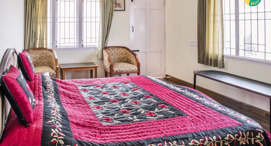 Restful abode with a gorgeous view, 2 km from Rose Garden, Ooty 2