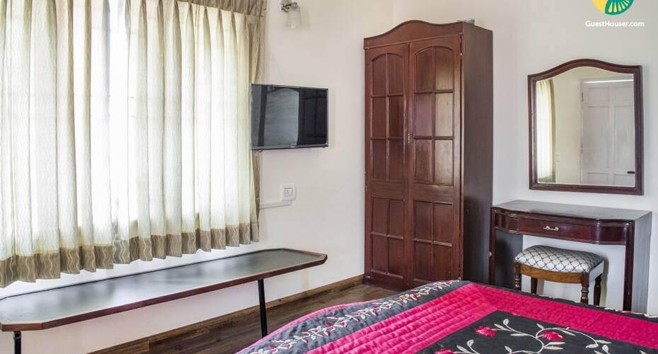 Restful abode with a gorgeous view, 2 km from Rose Garden, Ooty 3