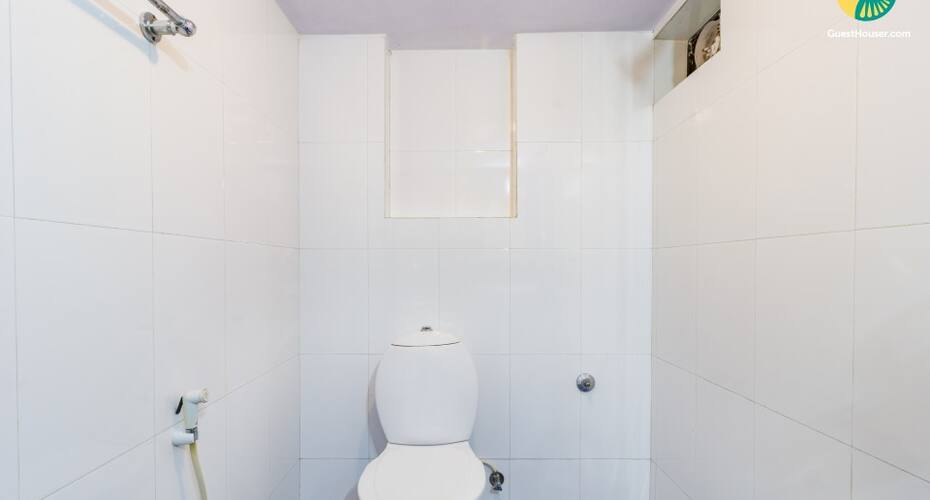 Tranquil one-bedroom accommodation, 1.7 km from Calangute beach, Goa 2