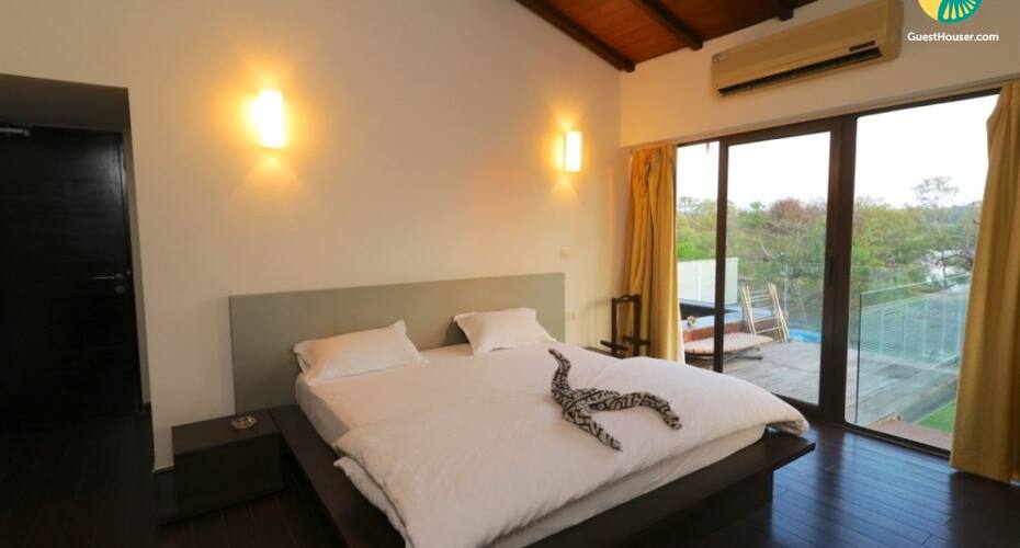 Lavish 4-BR villa with a private pool, 1 km from Candolim Beach, Goa 2