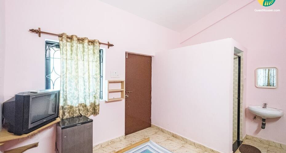 Charming stay for backpackers, 1 km from Anjuna Beach, Goa 3