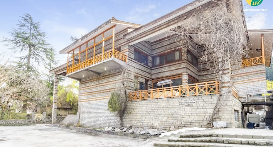 Well-furnished abode for three, 3.1 km from Lazy Dog Lounge, Manali 1