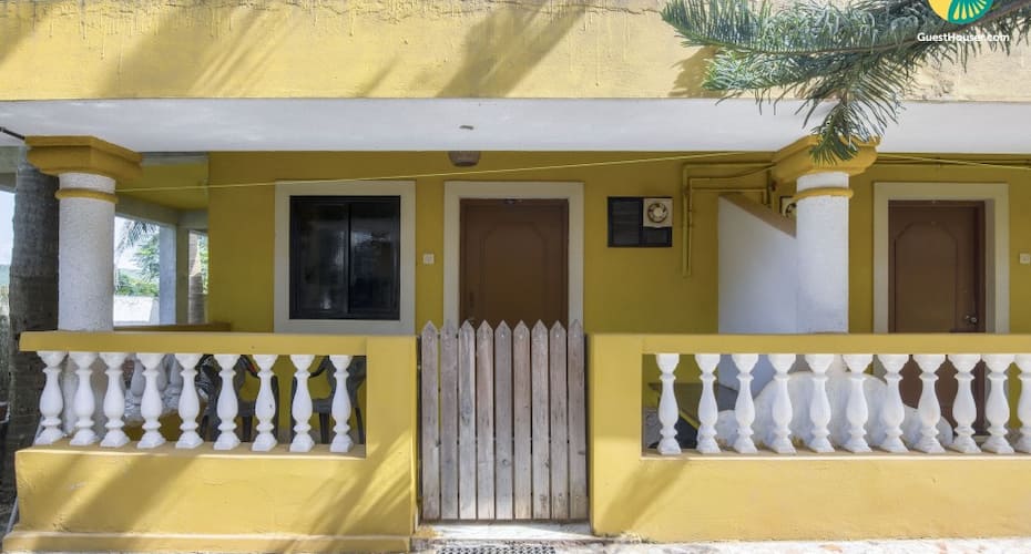 Pet-friendly vibrant stay, close to Anjuna beach, Goa 1