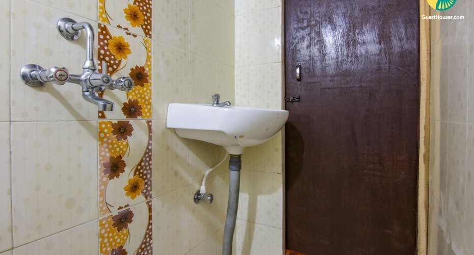 Pet-friendly vibrant stay, close to Anjuna beach, Goa 2