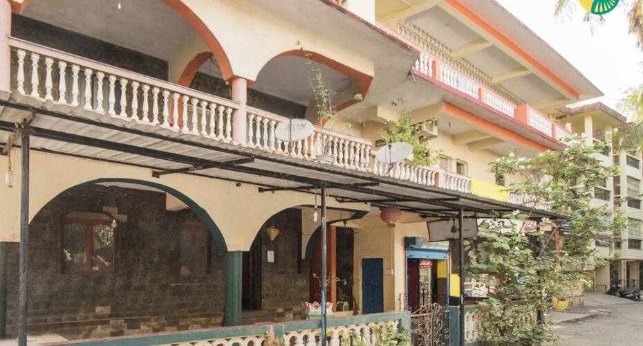 AC room with outdoor sit-out, Goa 2