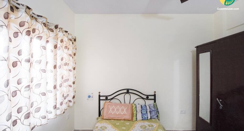 AC room with outdoor sit-out, Goa 3
