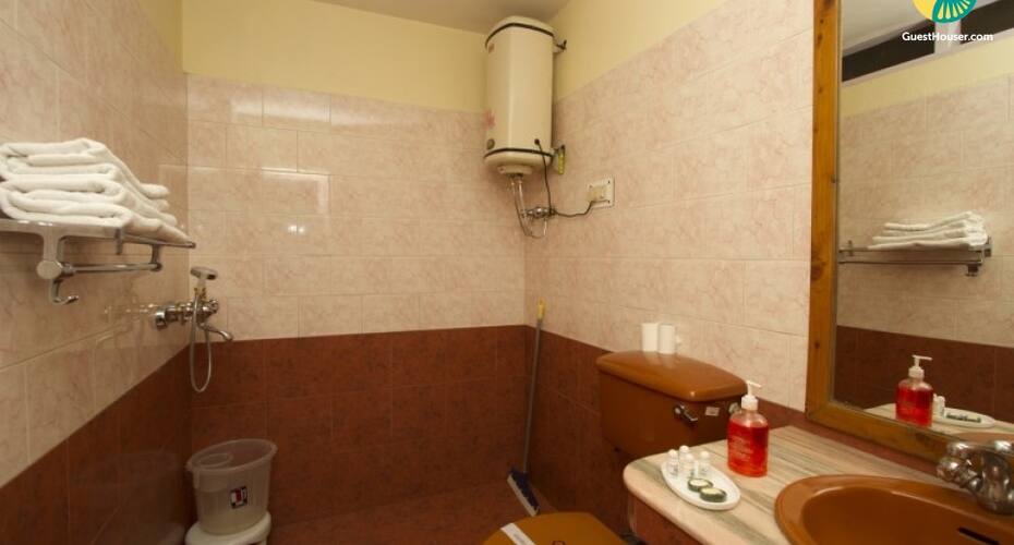 3-BR cottage with indoor fireplace, Manali 2